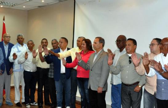Garibaldy Bautista se consolida en la Federación Dominicana de Sóftbol