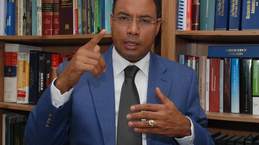 Namphi Rodríguez dice primarias abiertas violarían principios constitucionales