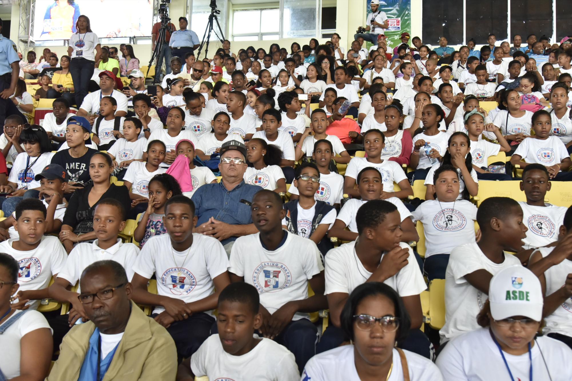 Los Juegos Escolares constituyeron un “rotundo éxito”, afirmó el Ministro de Educación Andrés Navarro, durante el acto de clausura.