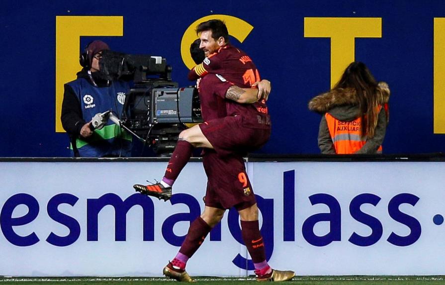 Barcelona gana con goles de Suárez y Messi y mantiene margen