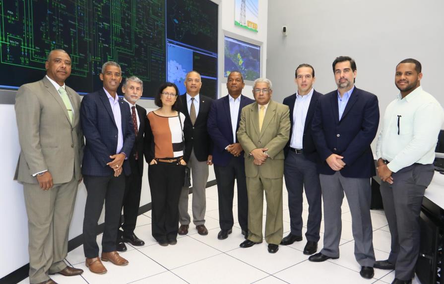 Directivos de la ADIE visitan centro de la Empresa Eléctrica Dominicana