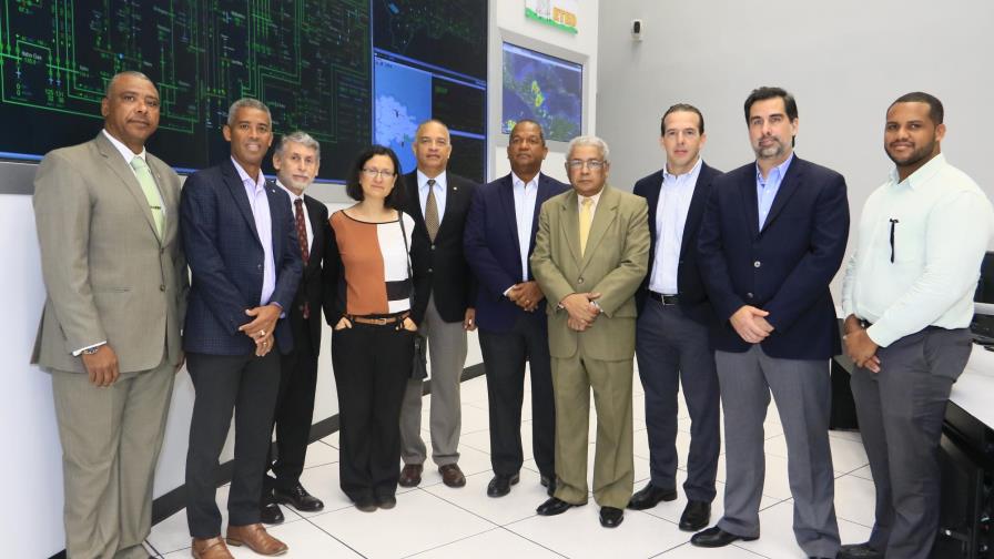 Directivos de la ADIE visitan centro de la Empresa Eléctrica Dominicana