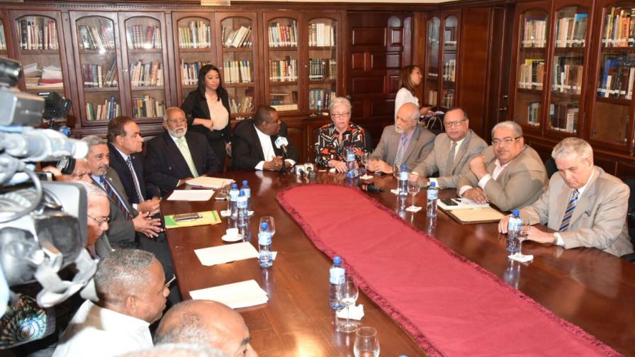 Gobierno y Colegio Médico dicen fue “error de interpretación” incumplimiento de pacto