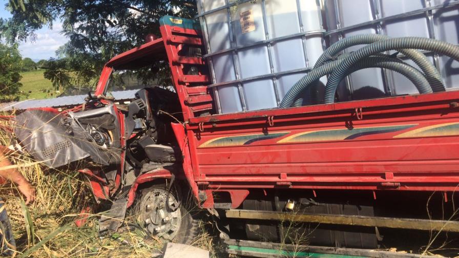 Un obrero muerto y otro herido tras ser embestidos por camión en autopista Duarte