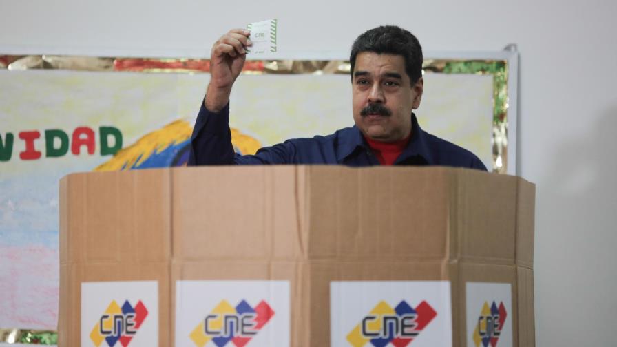 Maduro apunta a su reelección sin la oposición en presidenciales