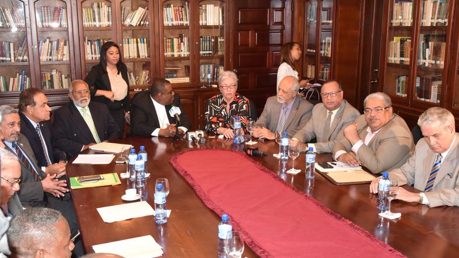 Diálogo entre médicos y el Gobierno se produce sin el temor a las huelgas Diálogo entre médicos y el Gobierno se produce sin el temor a las huelgas