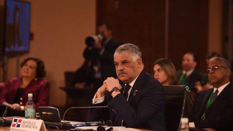 Canciller Miguel Vargas viaja a Panamá a reuniones del SICA