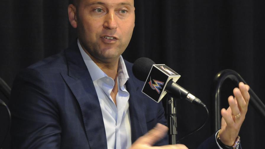 En apenas 2 meses, Jeter exaspera a fanáticos de Marlins En apenas 2 meses, Jeter exaspera a fanáticos de Marlins