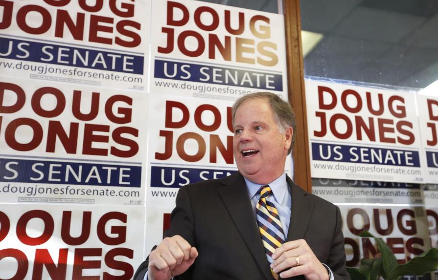 Doug Jones gana los comicios para Senado por Alabama tras superar al republicano Roy Moore