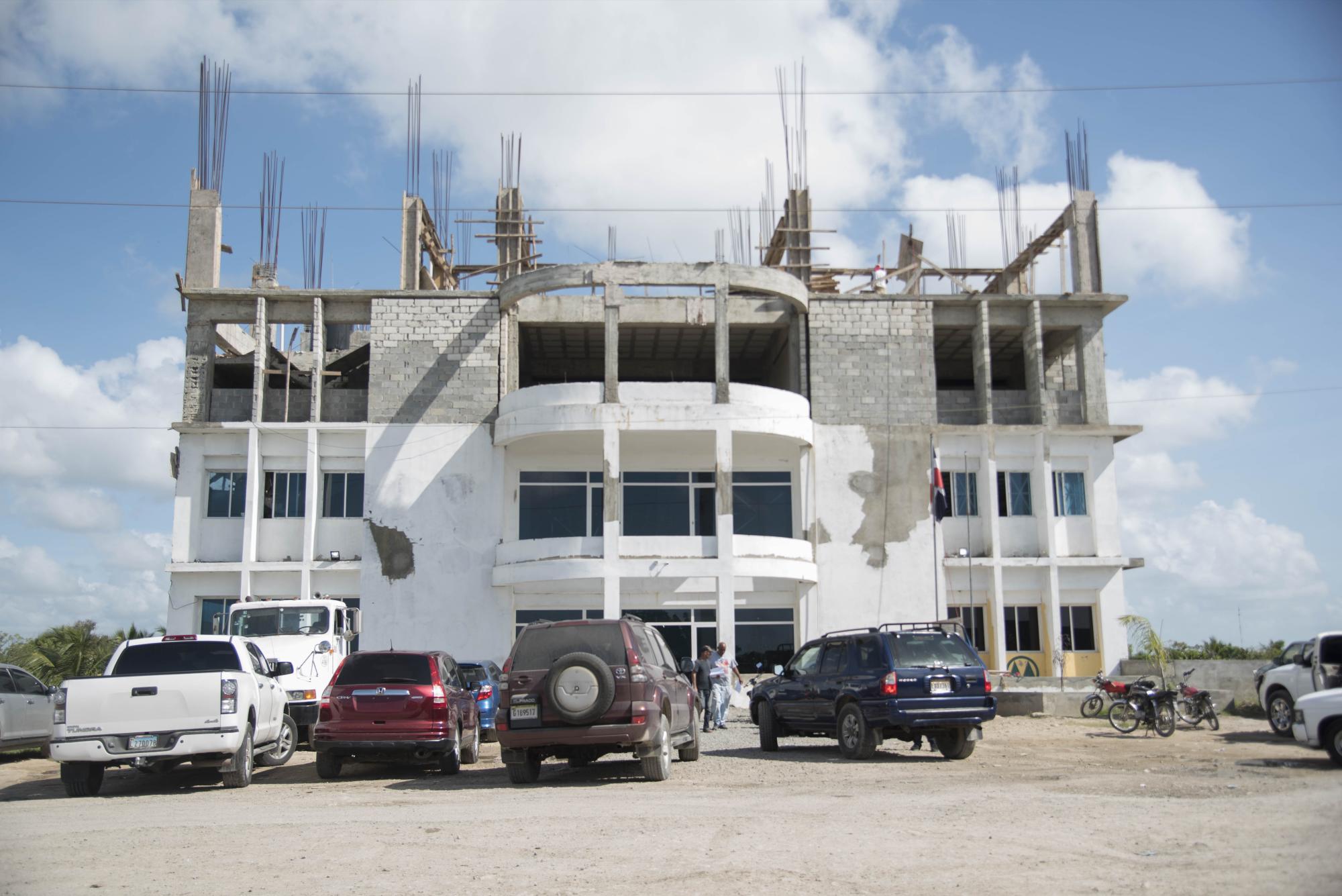 Edificio que levanta Fenatrado en las proximidades del Puerto Multimodal Caucedo.