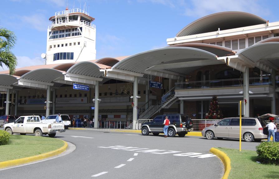 Autoridades del aeropuerto Cibao niegan avión se saliera de la pista al aterrizar 