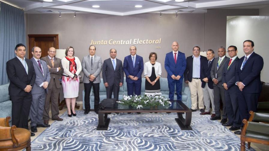 JCE se reúne con comisión de asesores informáticos