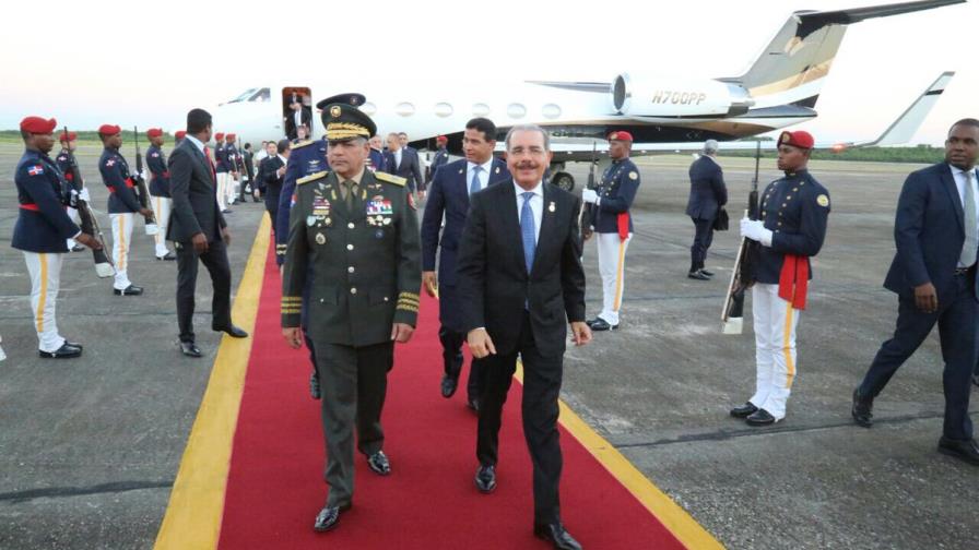 Presidente Medina regresó esta tarde, tras participar en reunión del SICA