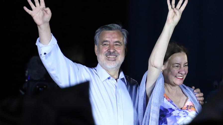 Piñera y Guillier buscan apoyo externo en final campaña de resultado incierto