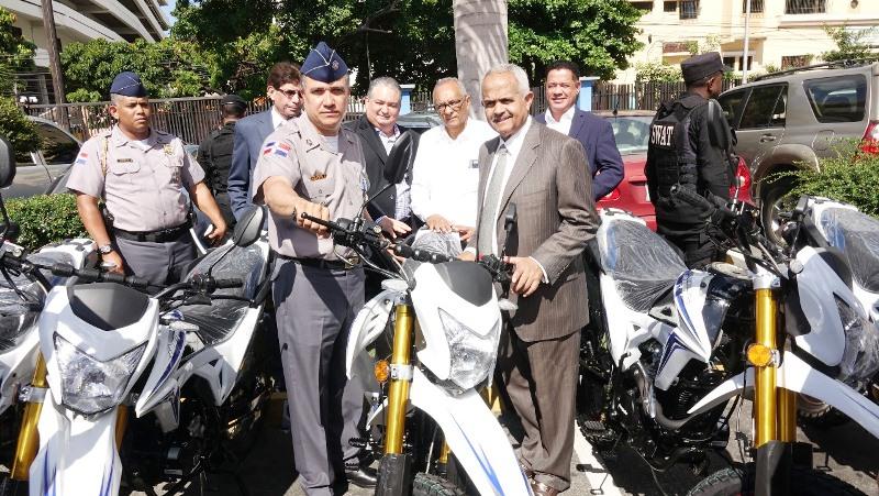 Junta Agroempresarial dona 20 motocicletas a la Policía Nacional 