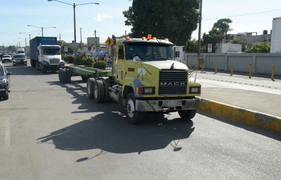 Camioneros dicen que trabajan con normalidad en los puertos dominicanos