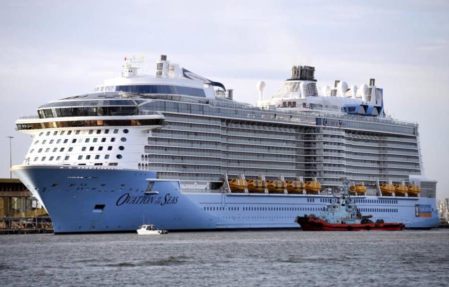 Crucero de Royal Caribbean vuelve a Florida con más de 200 pasajeros enfermos