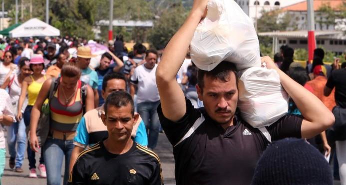 Venezuela ve como una “burla” que Estados Unidos le ofrezca ayuda humanitaria