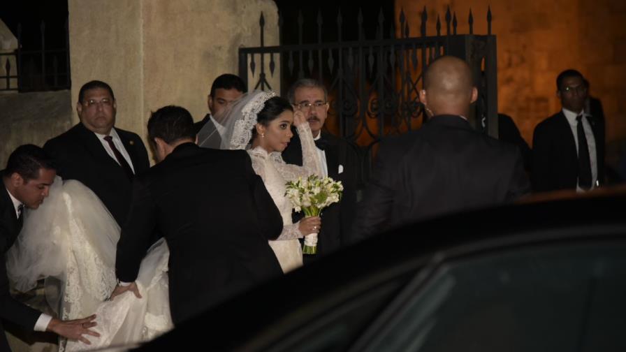 Inicia la boda de la hija del presidente Medina