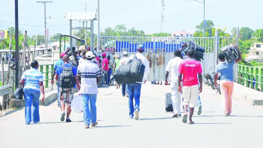 Haití abre centros en la frontera para asistir a deportados Haití abre centros en la frontera para asistir a deportados
