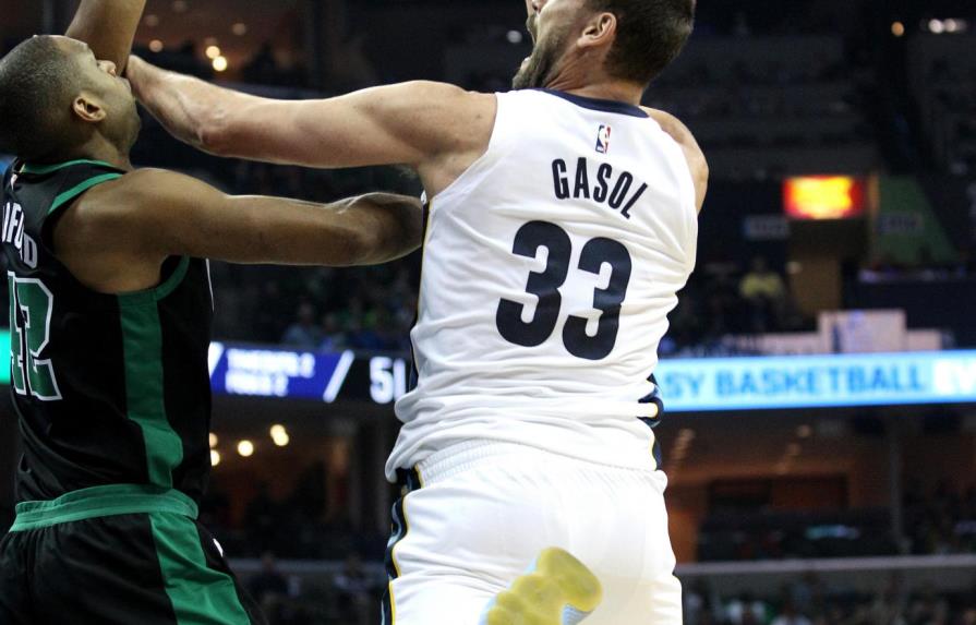 Al Horford y Kyrie Irving guían triunfo de los Celtics ante los Grizzlies