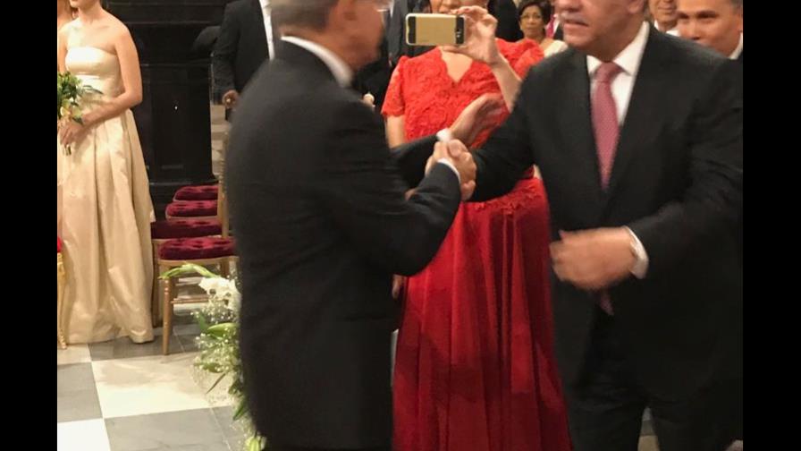  Abrazo de Leonel y Danilo aligera tensiones previo al  encuentro peledeísta de este lunes 