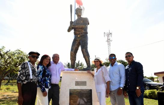 VIDEO: Osvaldo Virgil, un combatiente de guerra que ve su estatua como un héroe del béisbol