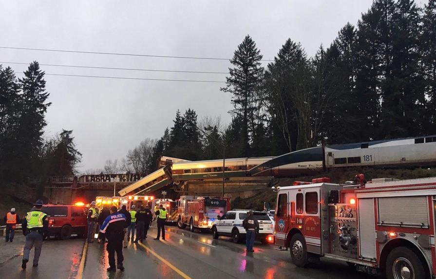 Varios muertos en descarrilamiento de tren en Washington 