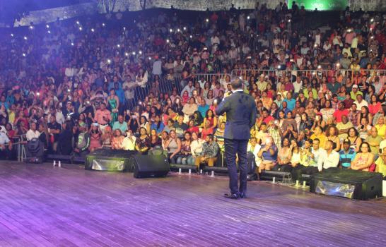 Frank Reyes demostró en Anfiteatro Puerto Plata por qué es Príncipe de la Bachata