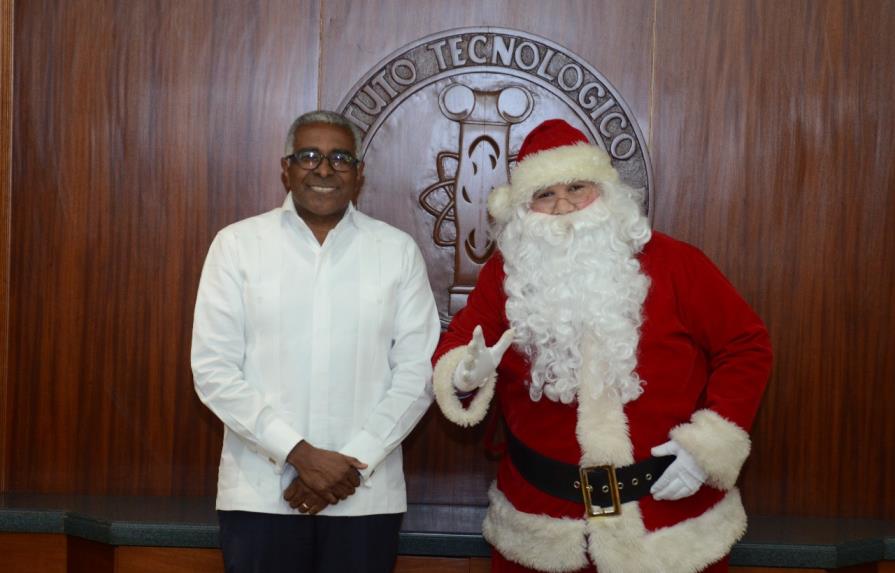 Intec y Santa Claus firman acuerdo para rescatar espíritu navideño 