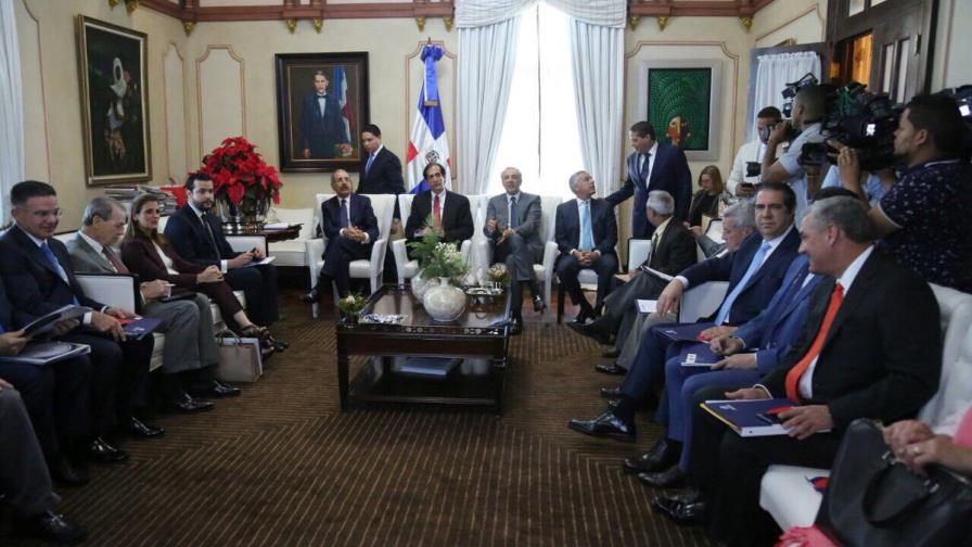 Presidente dispone reducir a tres días plazo para constituir empresas 