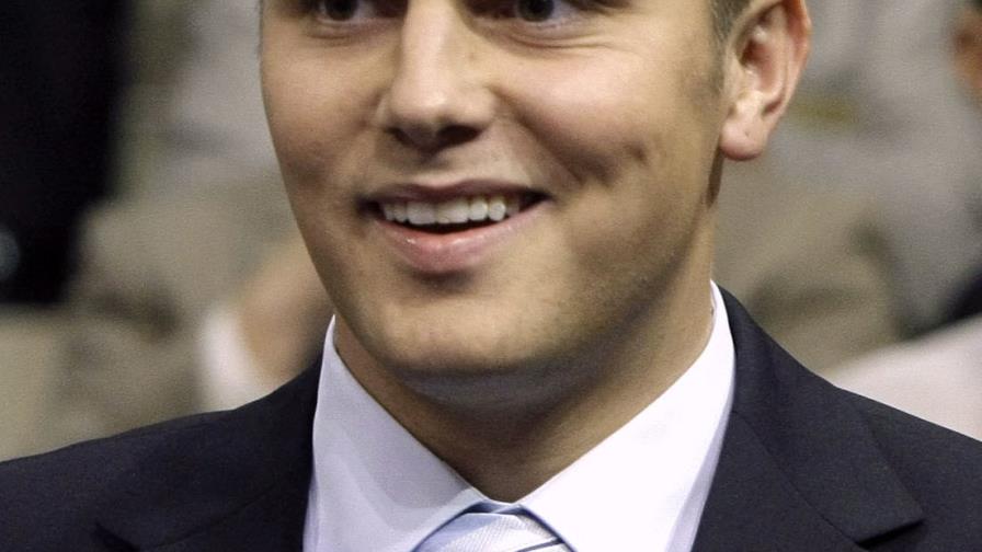 Arrestan hijo de senadora Sarah Palin tras agresión contra su padre