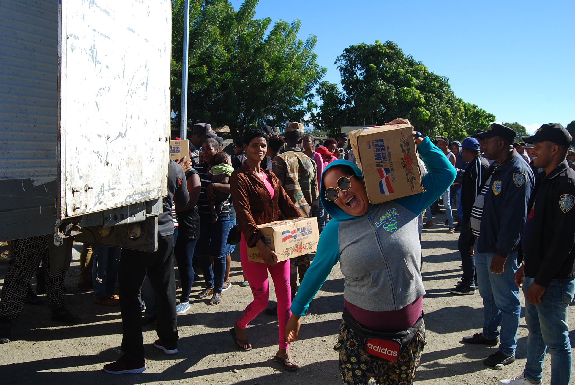  La Ruta Presidencial Navideña se inició en el Polideportivo de Villa Flores, en San Juan de La Maguana.