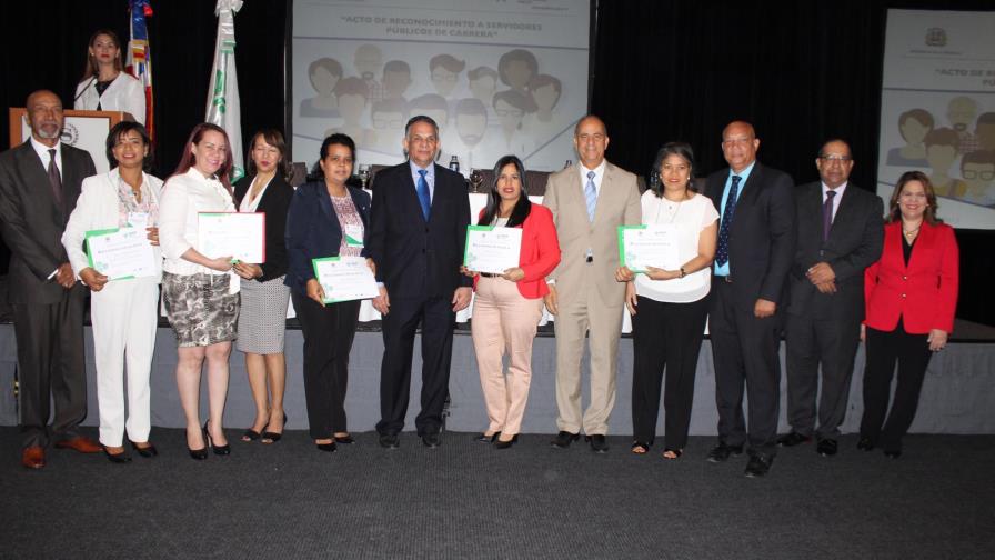 Reconocen a  257 servidores públicos del sistema de carrera administrativa