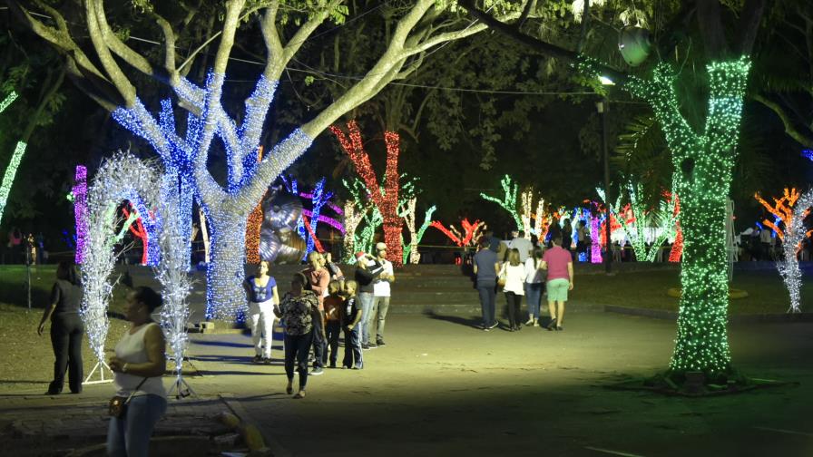 Santiagueros disfrutan de “El Corazón de la Navidad” Santiagueros disfrutan de “El Corazón de la Navidad”