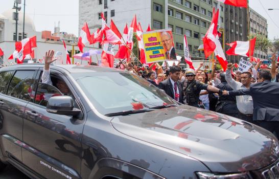 Congreso comienza debate sobre pedido de destitución del presidente de Perú 