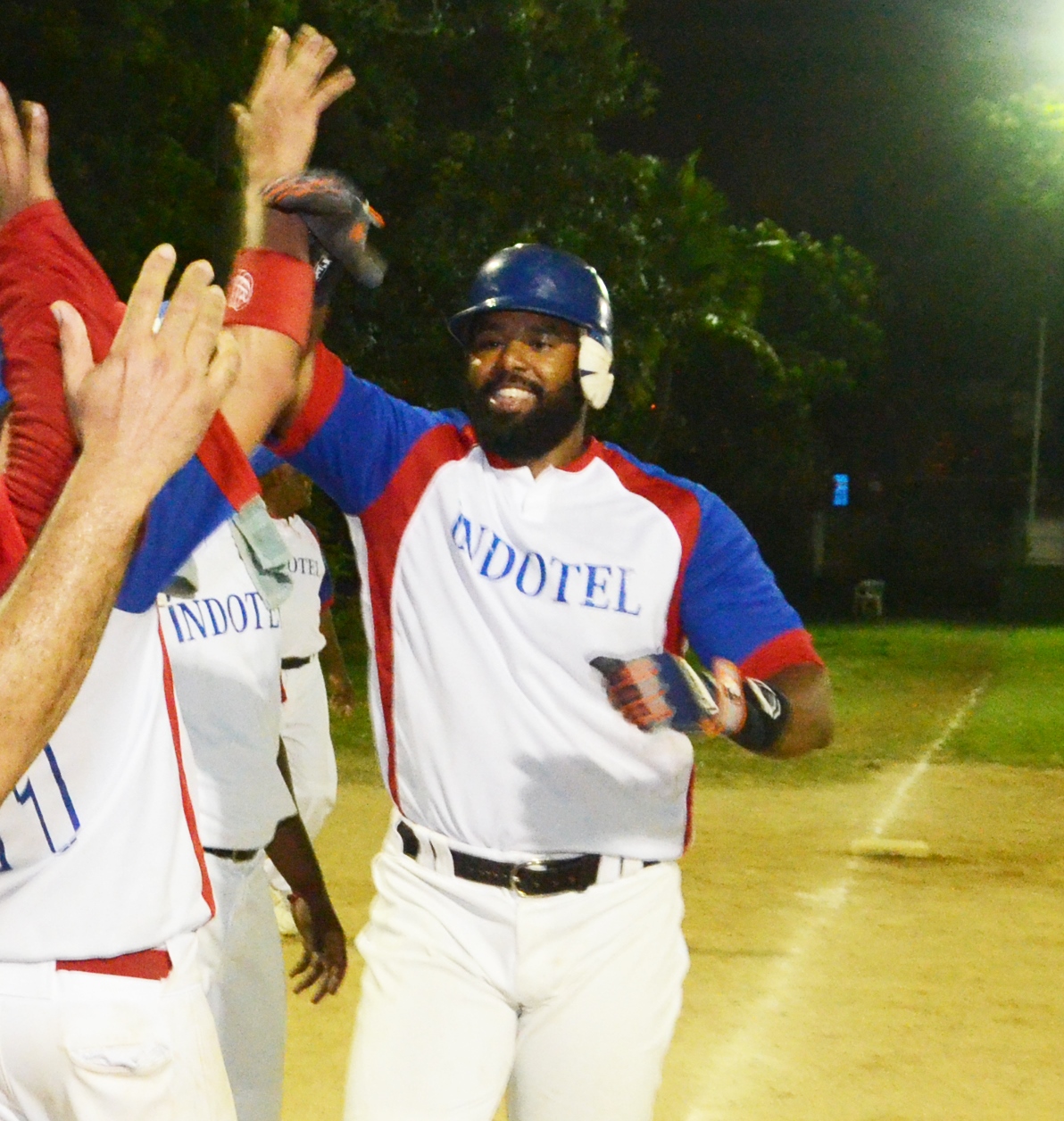 Maikol Mesa Jugador Más Valioso de la serie final del torneo intramuros del 2017 en el Instituto Dominicano de las Telecomunicaciones.