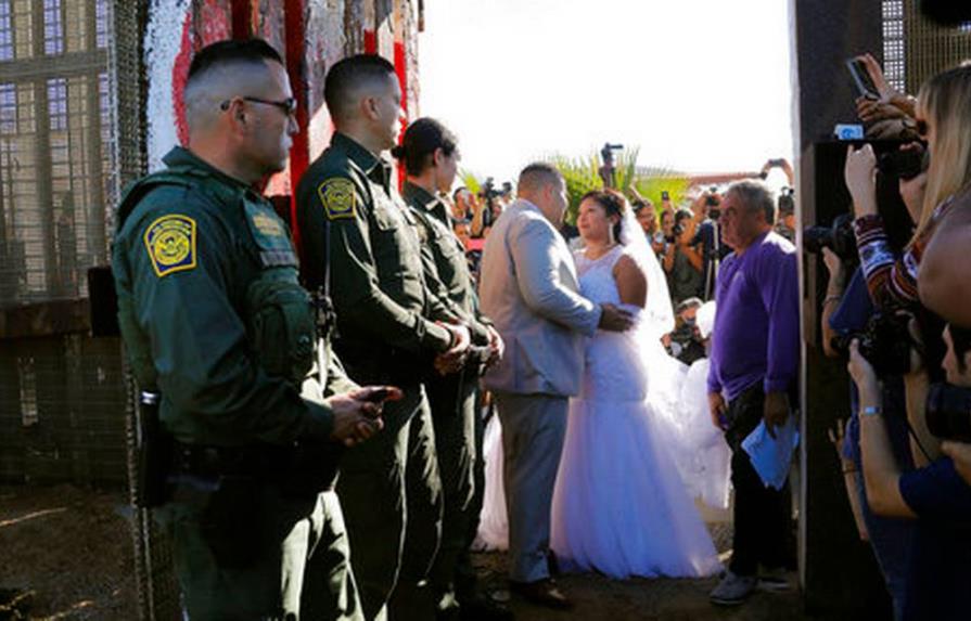 Una boda en contra del muro de Estados Unidos terminó dando la razón a Donald Trump