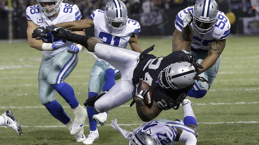 La NFL multa a Lynch por gritar a un oficial