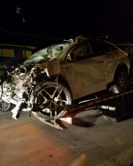 Así quedó el vehículo en que transitaba Andy Marte al momento del accidente.