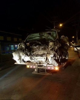Así quedó el vehículo en que transitaba Andy Marte al momento del accidente.