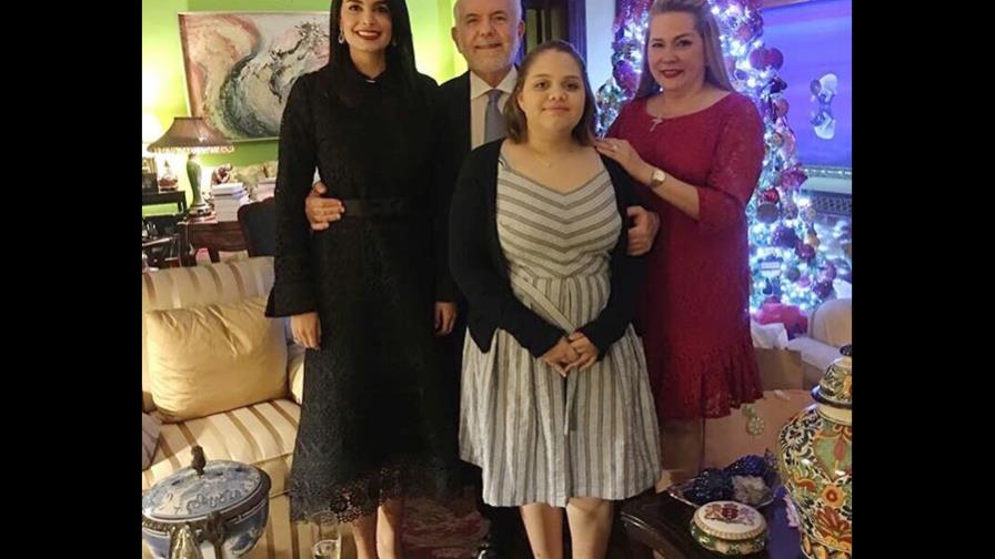 Manolo Hazoury celebra la Navidad junto a su novia Judith Cury y su ex Jatnna Tavárez 