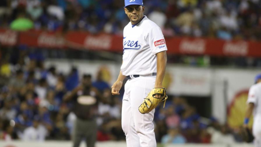 Hiram Burgos abre la Semifinal por los Tigres del Licey en San Francisco de Macorís 
