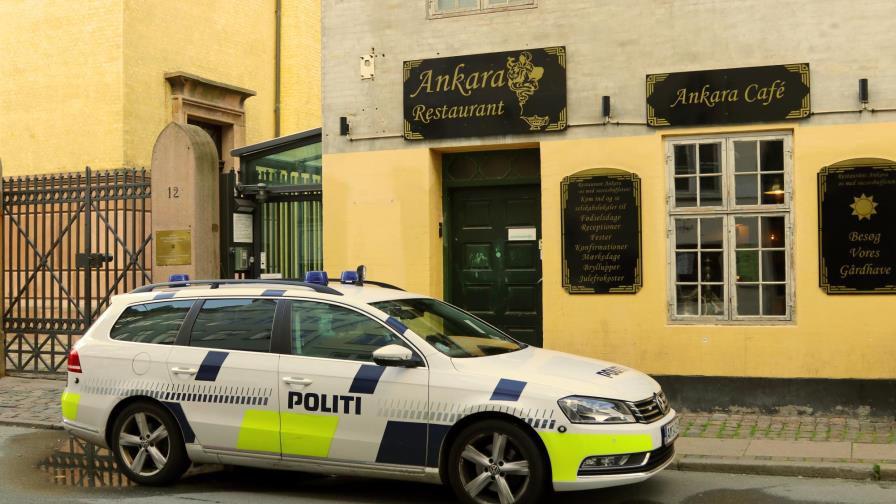 Un traficante de droga confunde un auto de policía con un taxi en Dinamarca Un traficante de droga confunde un auto de policía con un taxi en Dinamarca