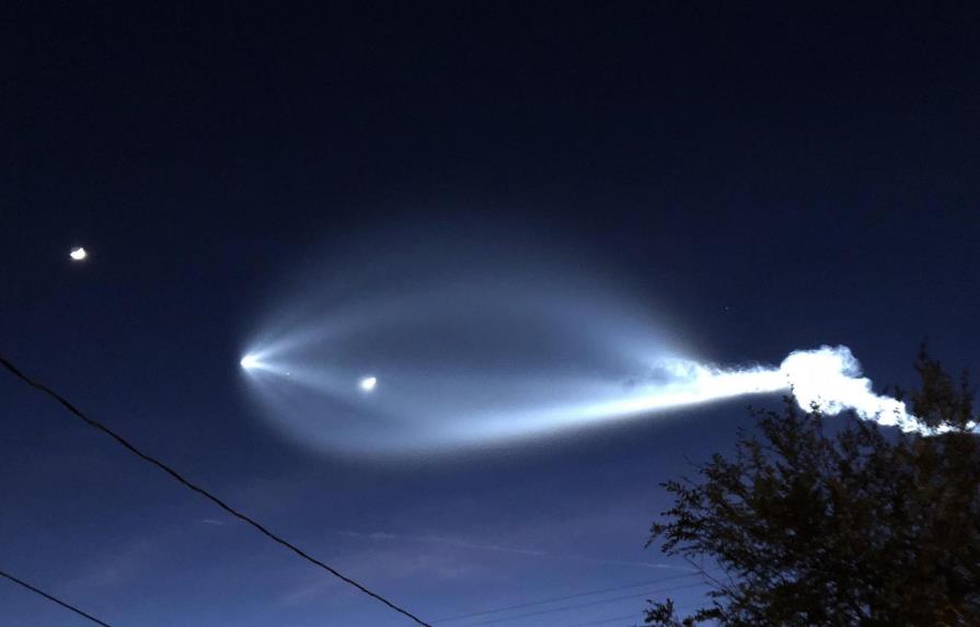 VIDEO: Cohete que iluminó cielos del oeste de Estados Unidos también habría provocado distracción en conductores