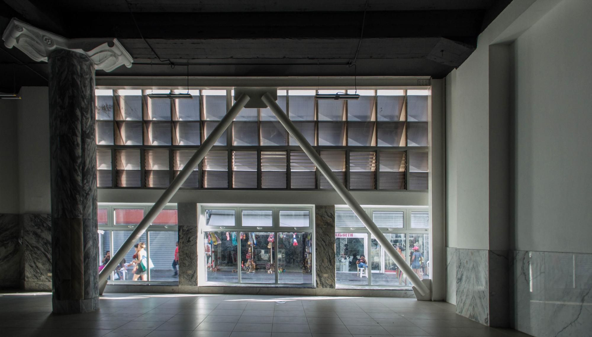 Vista a El Conde desde el interior del gran salón. 