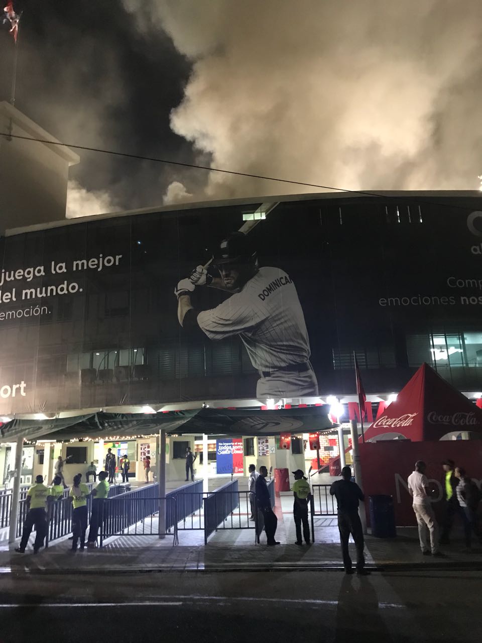 El incendio también afectó la cafetería del estadio.