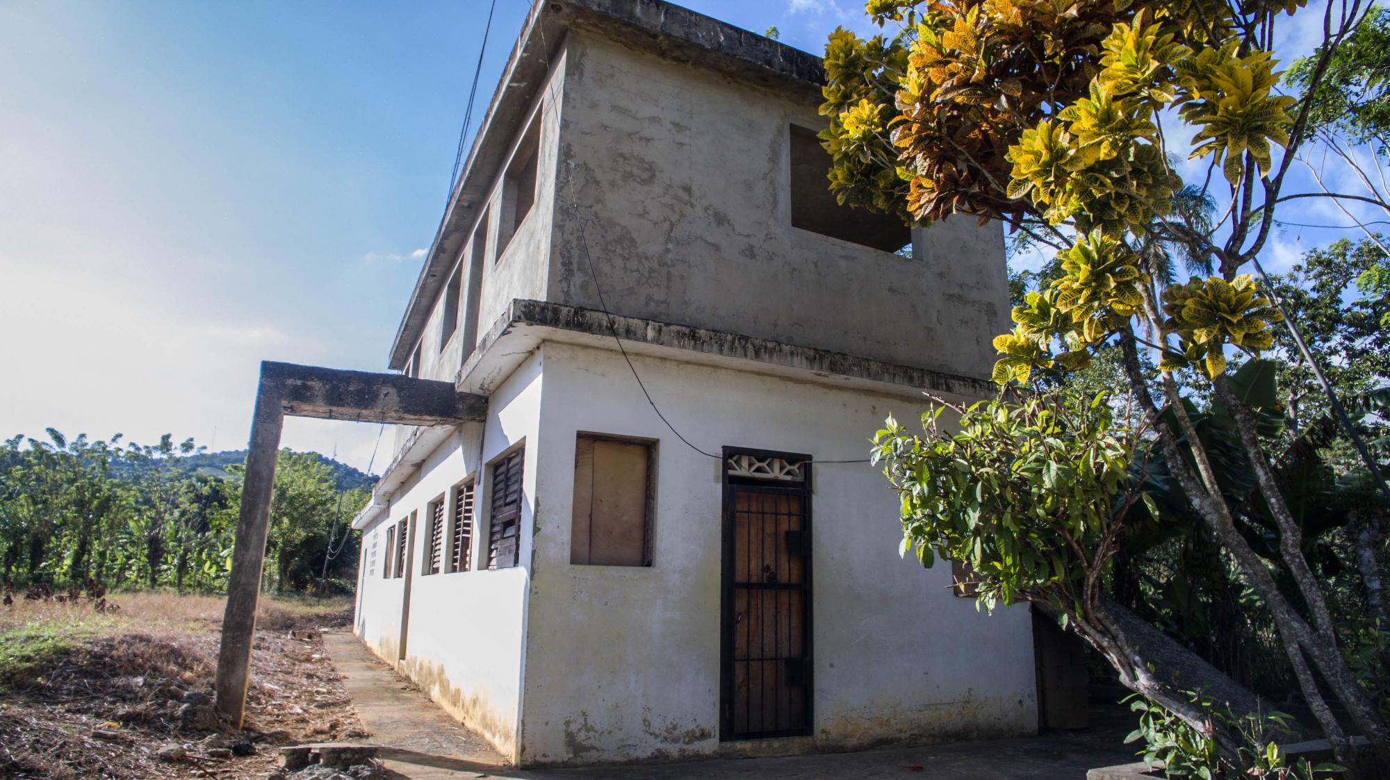En el primer nivel de este inmueble se encuentra el museo Lourdes Cáceres Mendoza.