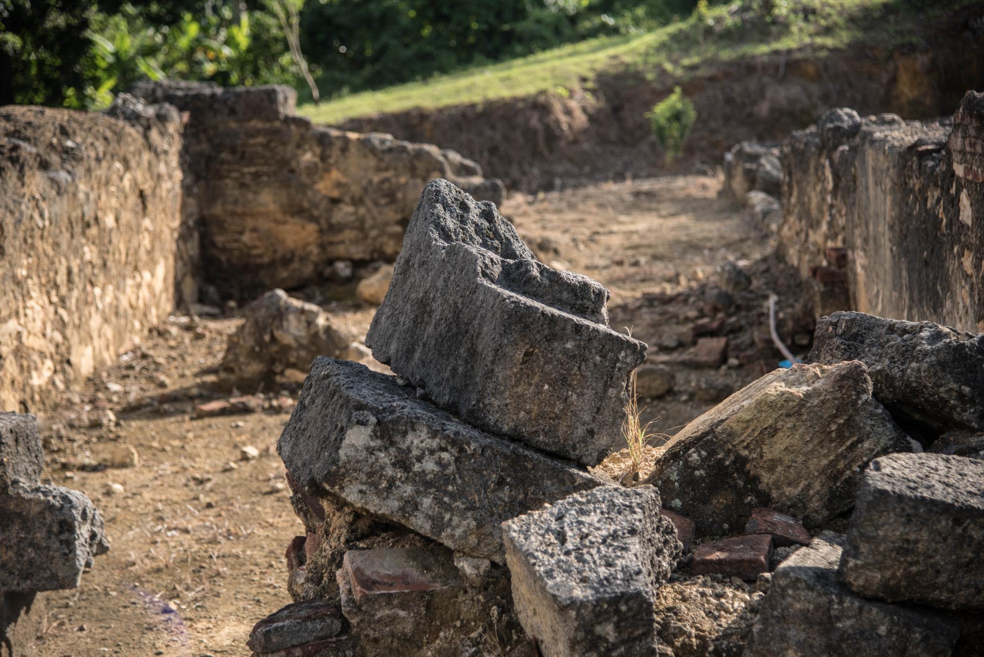 Las piedras de las ruinas no están protegidas.