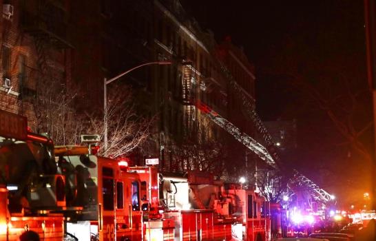 Al menos 12 muertos por incendio en edificio de apartamentos de El Bronx